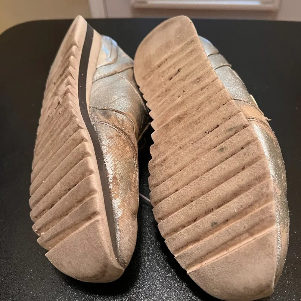 Tory Burch size 9 silver sawtooth logo sneaker